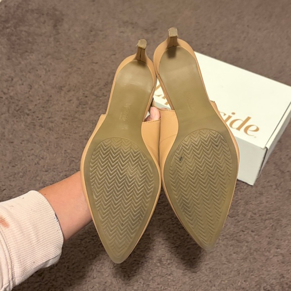 Life Stride Annalise Tan Smooth Heels size 8.5 M
GUC *Plenty of life left! - Picture 11 of 16